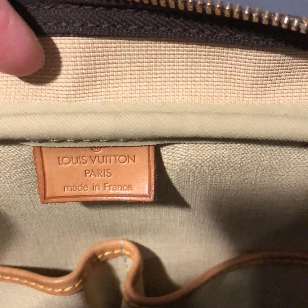 Louis Vuitton Deuville - Picture 12 of 17